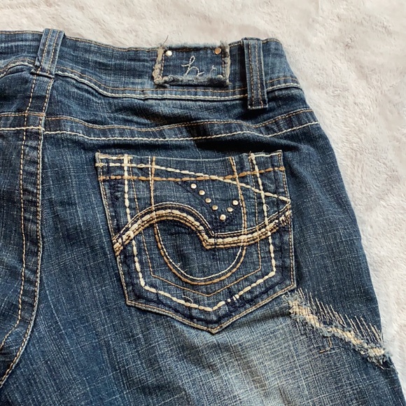 Hydraulic Jean cuffed capris - Picture 3 of 3